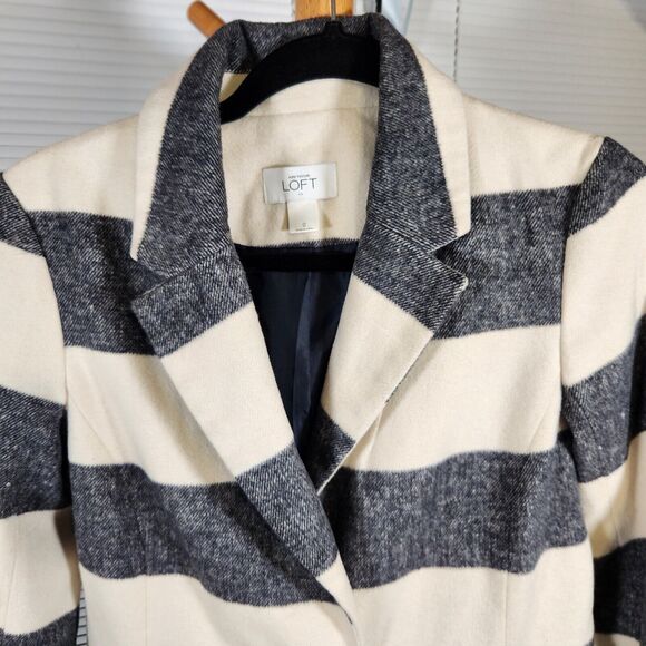 Ann Taylor LOFT $160 Size 0 Wool Blend Blue Cream Stripe Blazer Coat Jacket - Picture 2 of 7